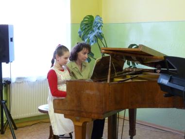 Hrá a spieva celá rodina Hrá a spieva celá rodina